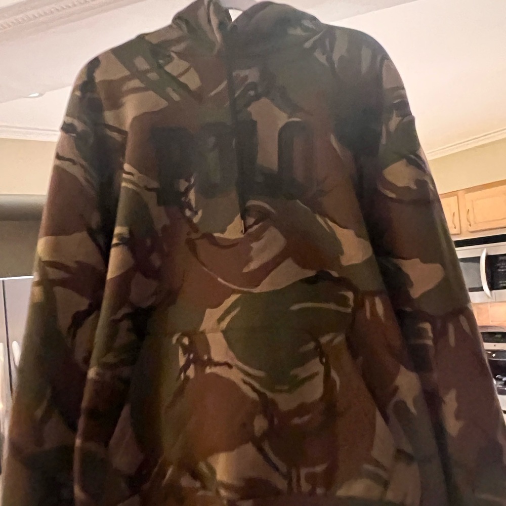 Rare men’s polo camouflage teddy bear hoodie never worn